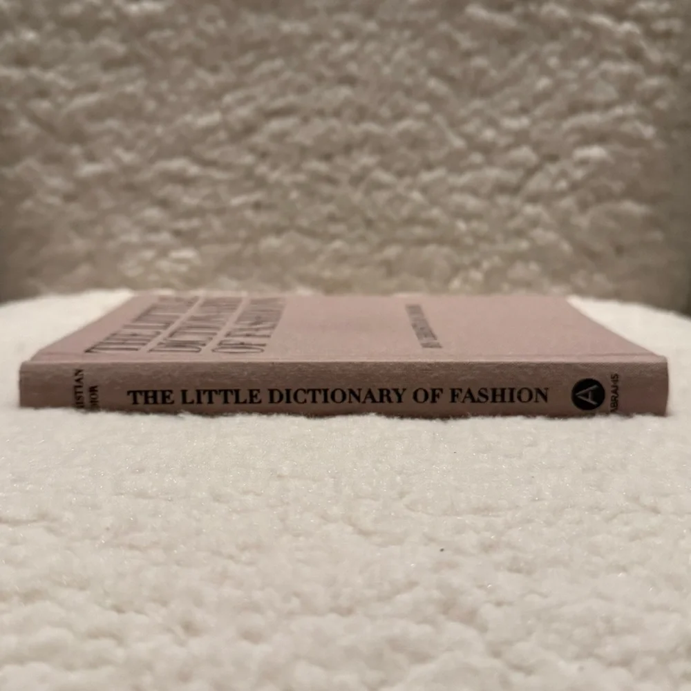 Fashion Books - Picture 3 of 10